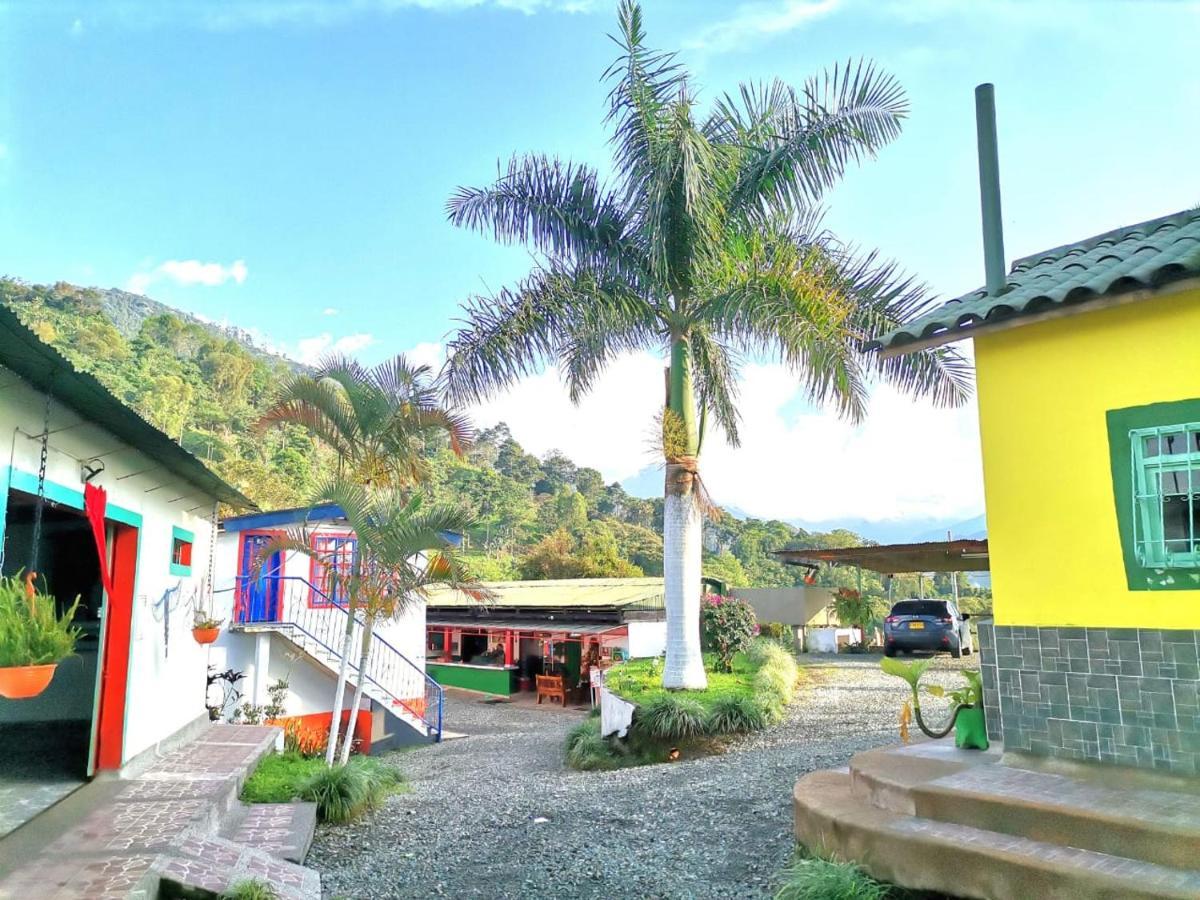 Finca Turistica Santa Clara Vandrerhjem Calarcá Eksteriør bilde