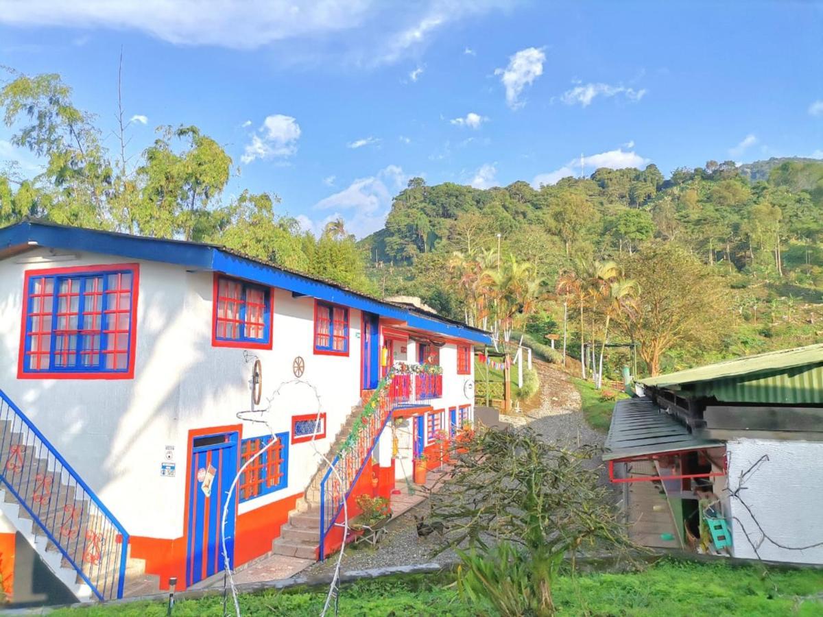 Finca Turistica Santa Clara Vandrerhjem Calarcá Eksteriør bilde