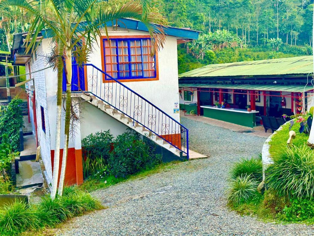 Finca Turistica Santa Clara Vandrerhjem Calarcá Eksteriør bilde