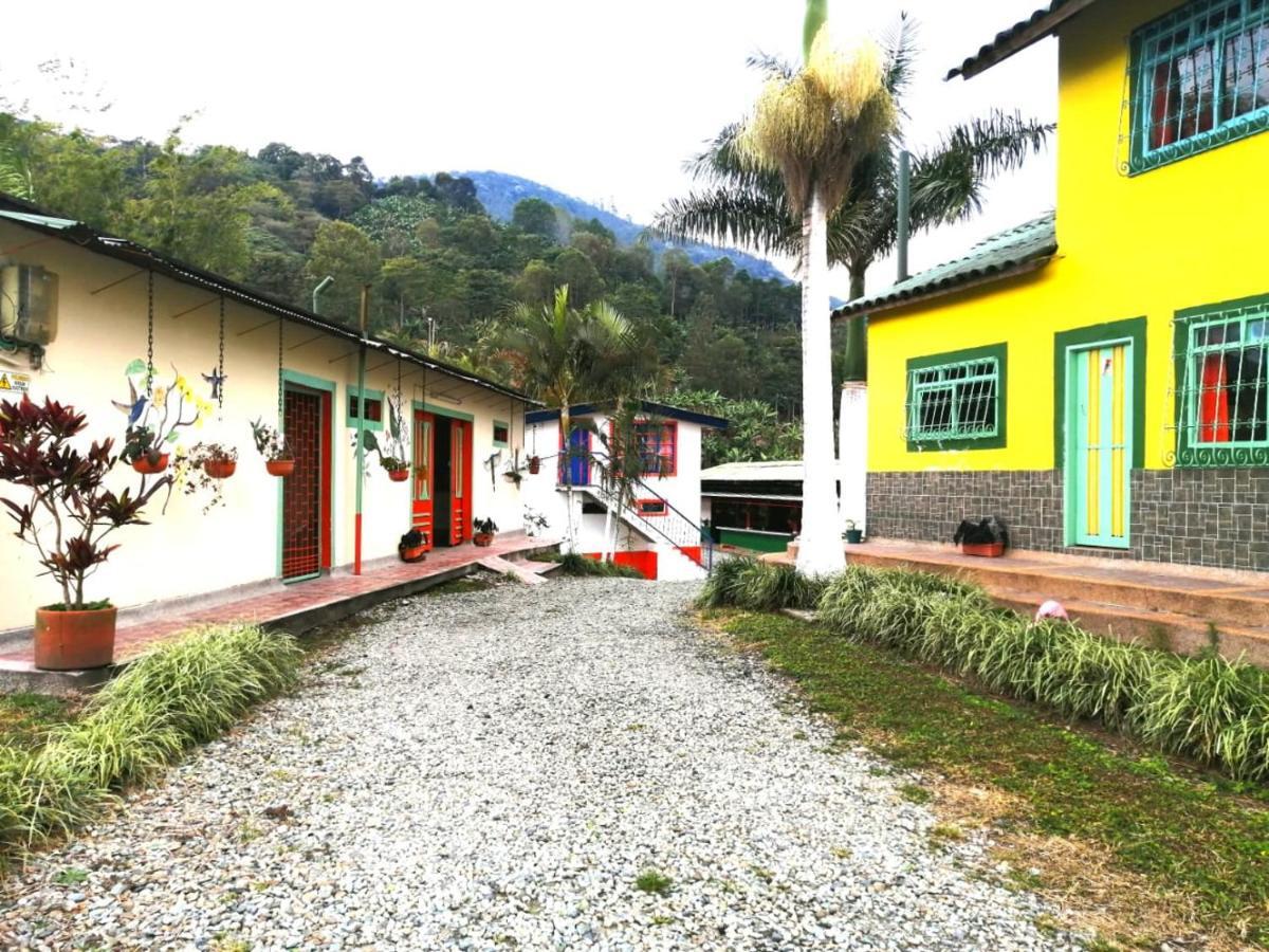 Finca Turistica Santa Clara Vandrerhjem Calarcá Eksteriør bilde
