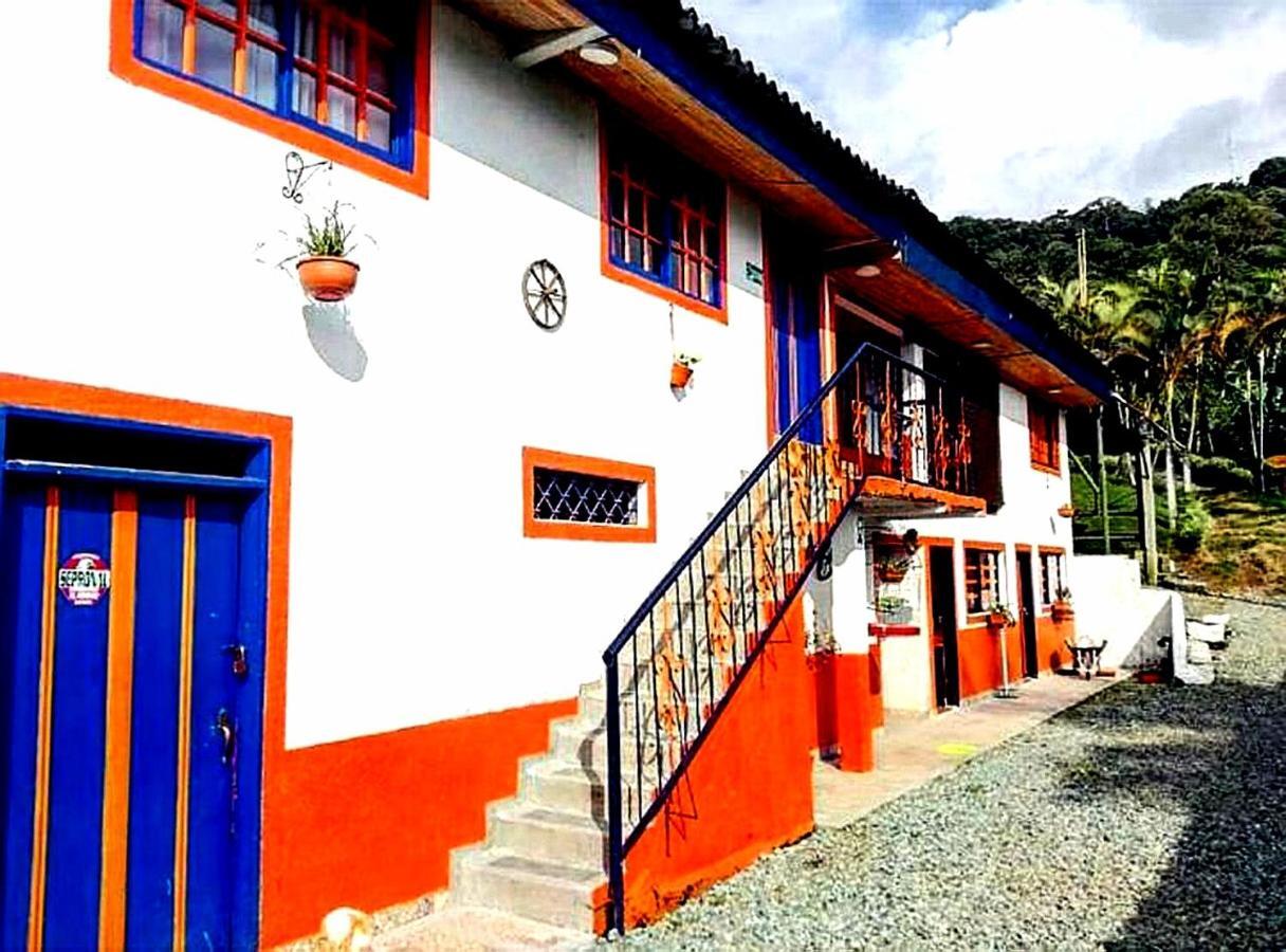 Finca Turistica Santa Clara Vandrerhjem Calarcá Eksteriør bilde