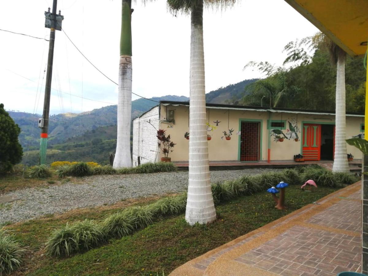 Finca Turistica Santa Clara Vandrerhjem Calarcá Eksteriør bilde